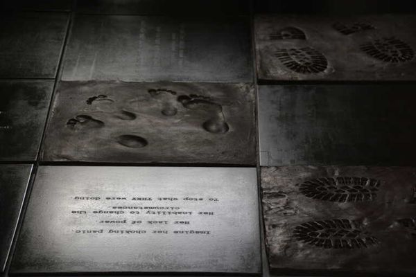 16 Squares:Government-Assisted Family Separation from a Mother's Perspective