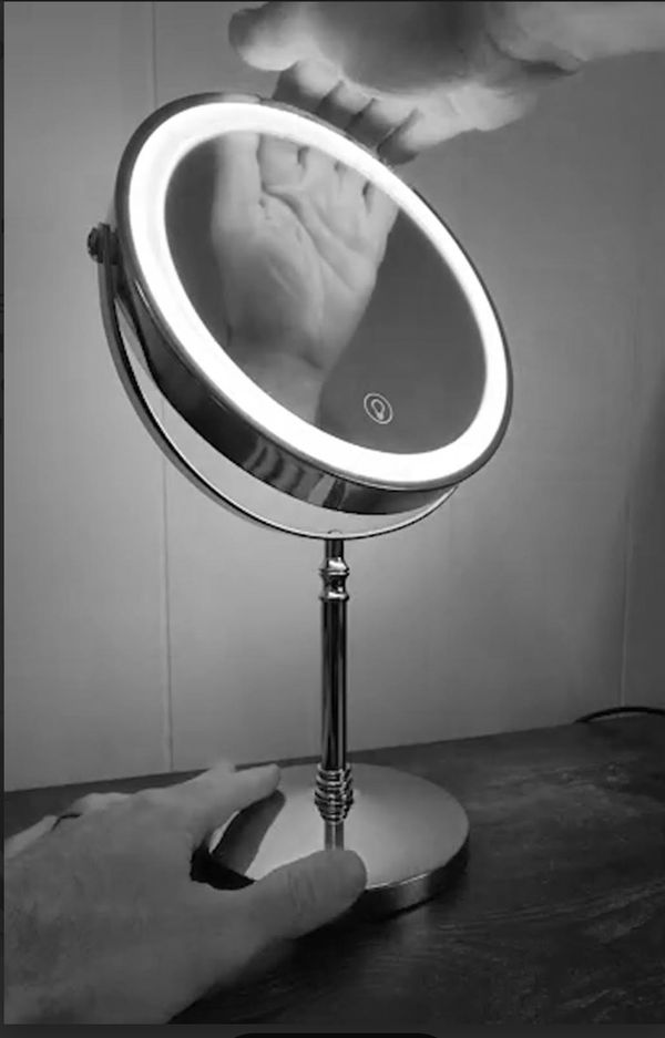 Lighted Vanity Mirrors